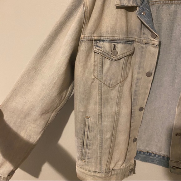 Levi’s denim jacket (light wash) - Picture 6 of 9